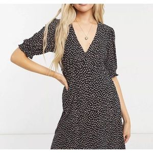 ZARA Ditsy Micro Floral Black and White Ruched Sleeve Prairie Dress v-neck Sz. M